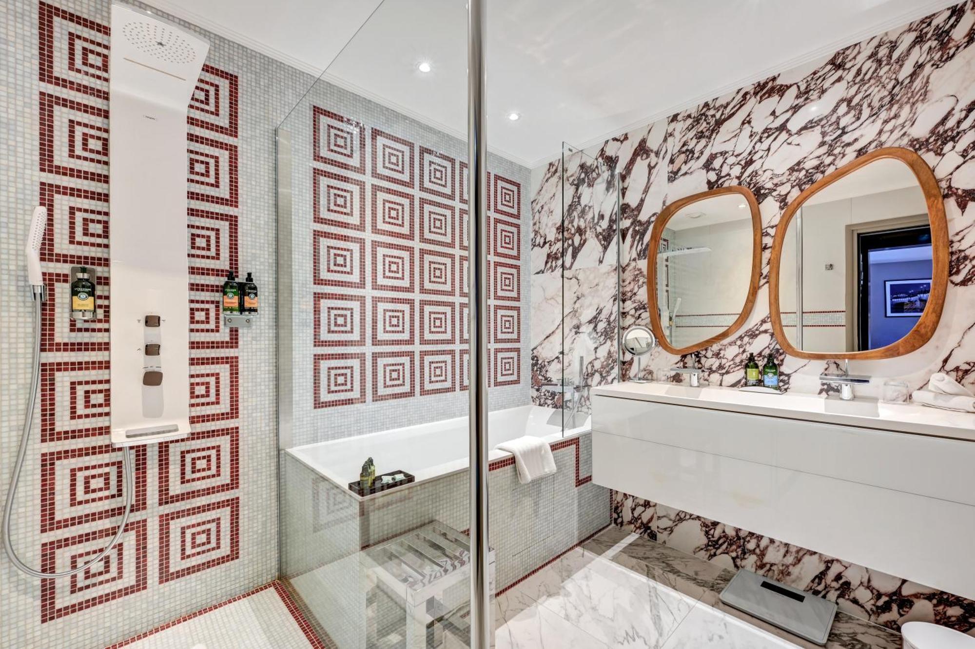 Deluxe Double or Twin Room City View